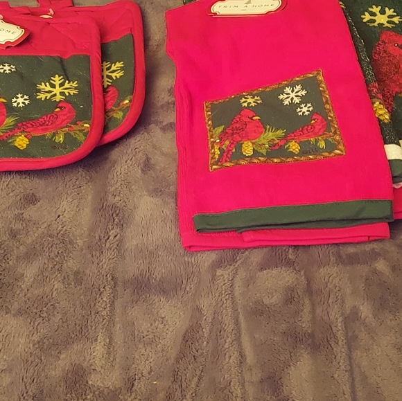 Christmas Kitchen Linens (10 pc) - Picture 5 of 11